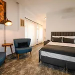 Swan Boutique Hotel *