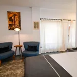 Swan Boutique Hotel *