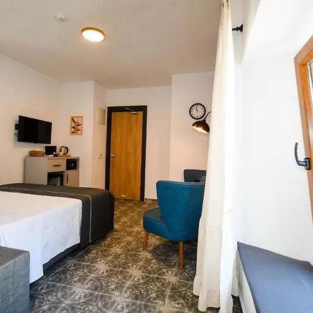 Swan Boutique Hotel *