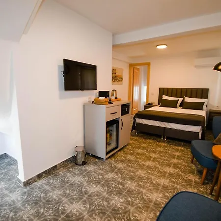 Swan Boutique Hotel *